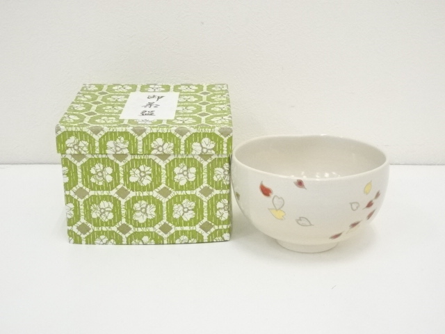 京焼　東山造　色絵桜茶碗